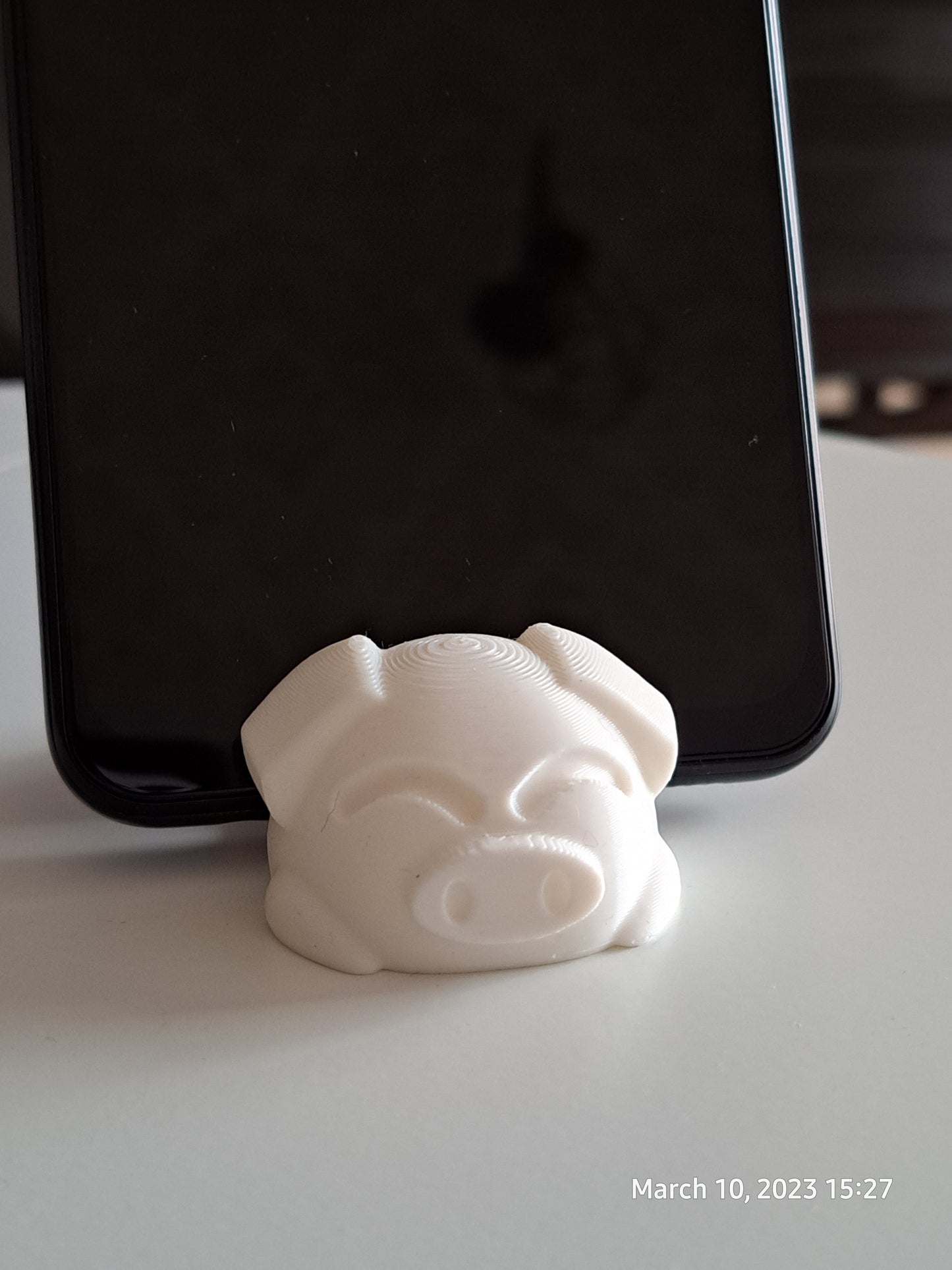 Smartphone Stand | Piggy-Shaped Design